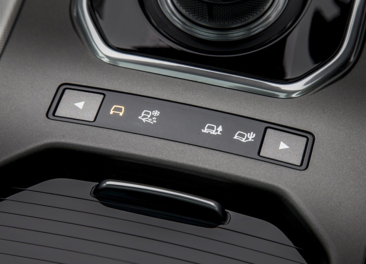 2016_range_rover_evoque_hse_64_1280x960.jpg