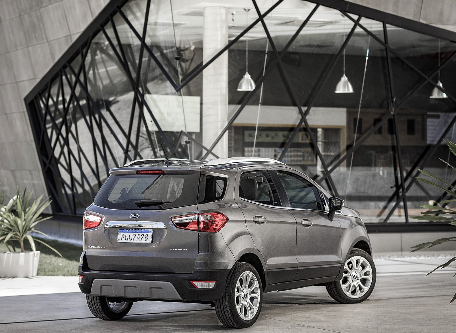 Ford EcoSport_Run Flat-2.jpg