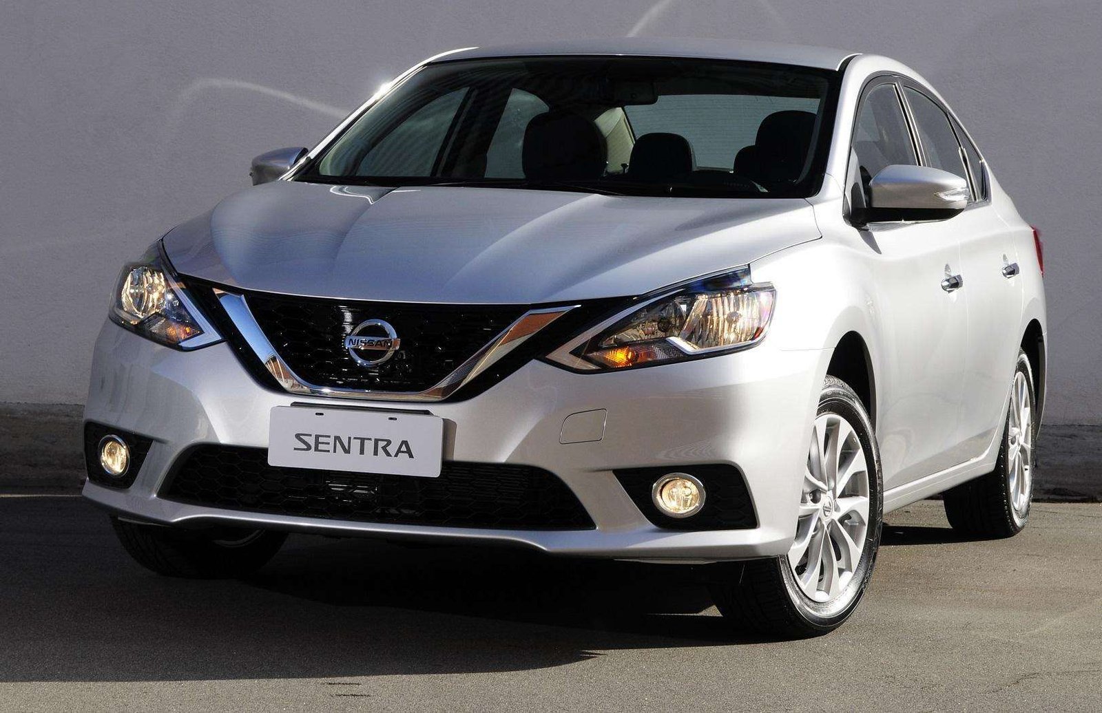 Sentra-S-Frente-3-4.jpg