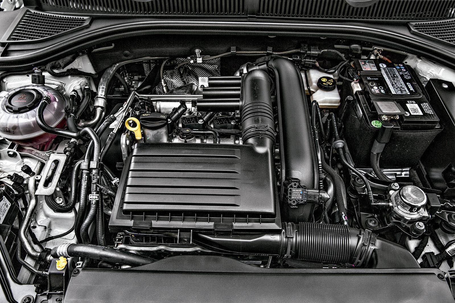 volkswagen-jetta-1-4-tsi-r-line-11-lifestyle.jpg