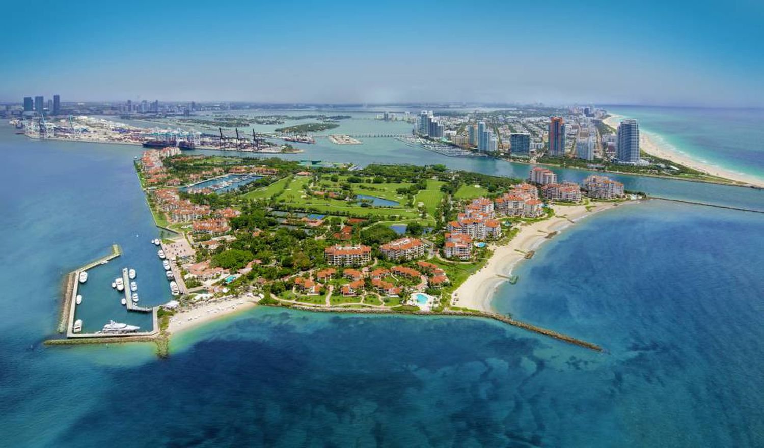 Vista aérea da Fisher Island, com Miami ao fundo