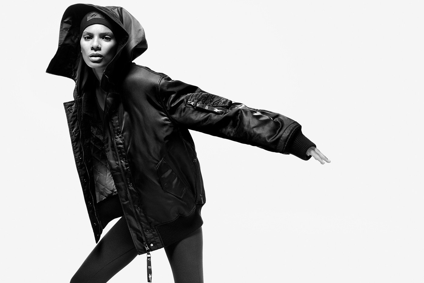 https___hypebeast.com_wp-content_blogs.dir_6_files_2019_07_victoria-beckham-reebok-fall-winter-collection-unisex-sportswear-04.jpg