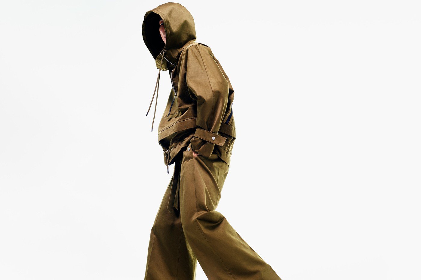 https___hypebeast.com_wp-content_blogs.dir_6_files_2019_07_victoria-beckham-reebok-fall-winter-collection-unisex-sportswear-07.jpg