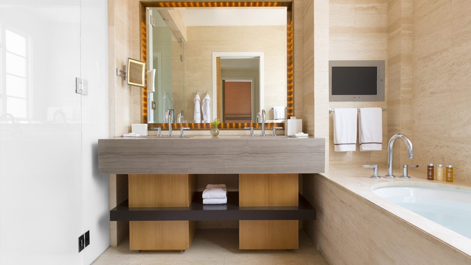 bel-air-canyon-suite-bathroom2400x1350-1600x900.jpg