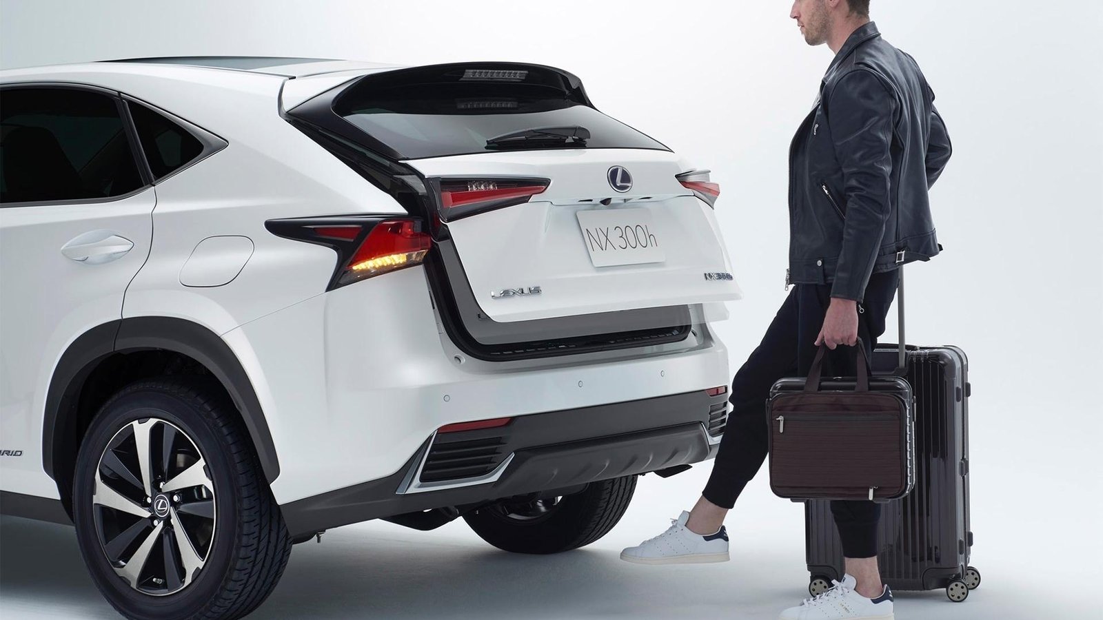lexus-nx-300h-1536781294422_v2_1920x1080.jpg