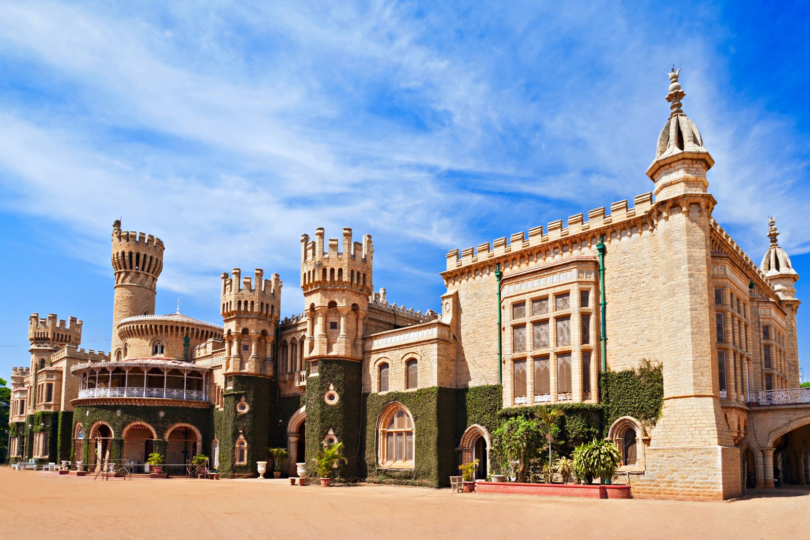 78ad37bd5e576370ca0c6ba747021180-bangalore-palace.jpg