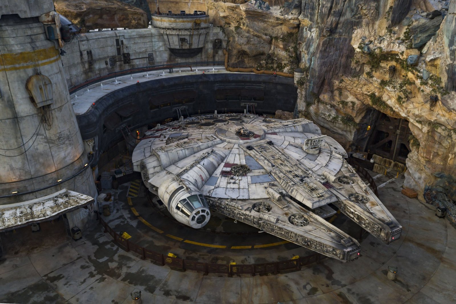 swge_wdw_millenniumfalcon_0813zr_0490ms.jpg