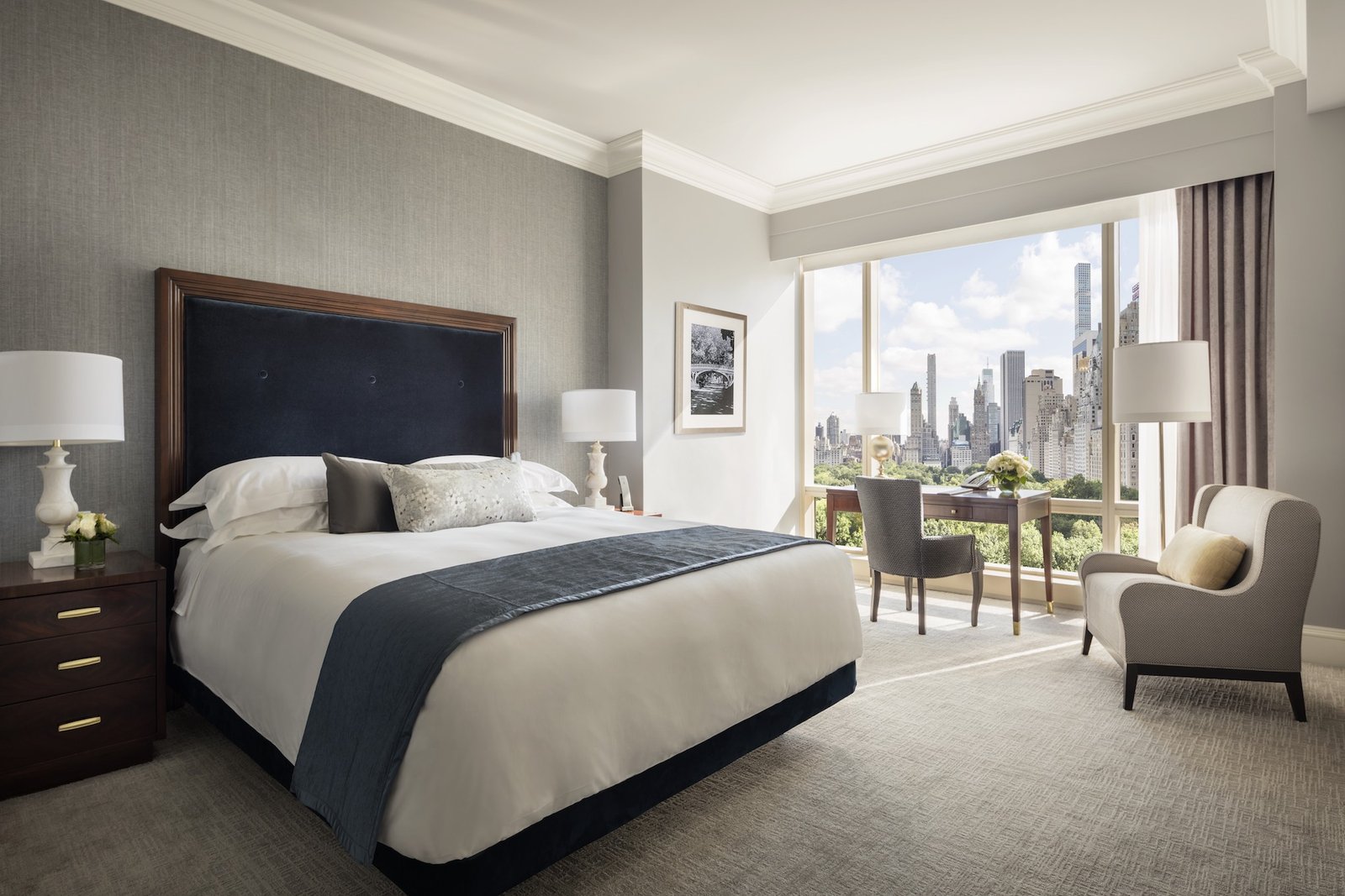 Deluxe Park View Room-lifestyle.jpg