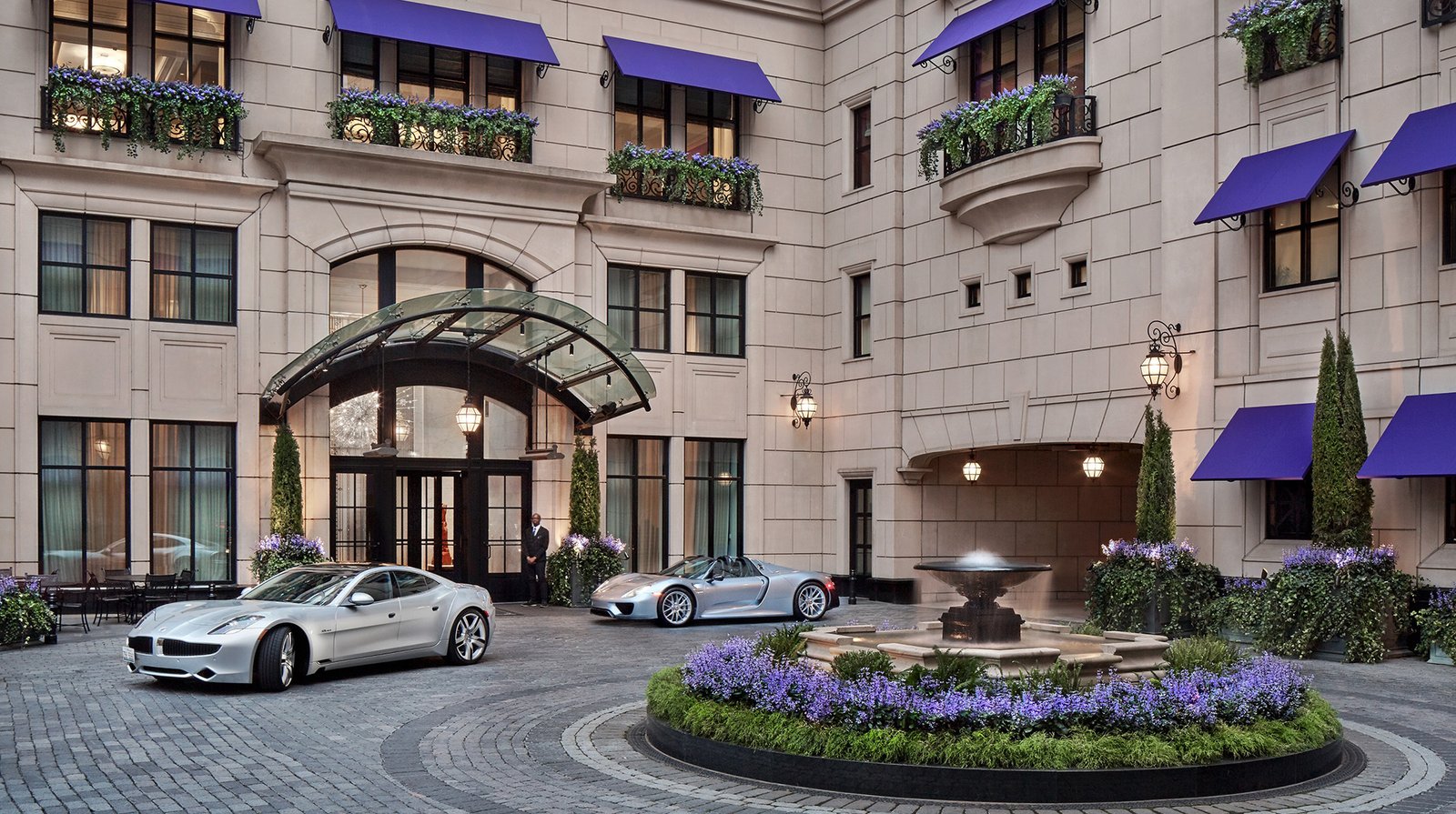 waldorf-astoria-chicago-courtyard