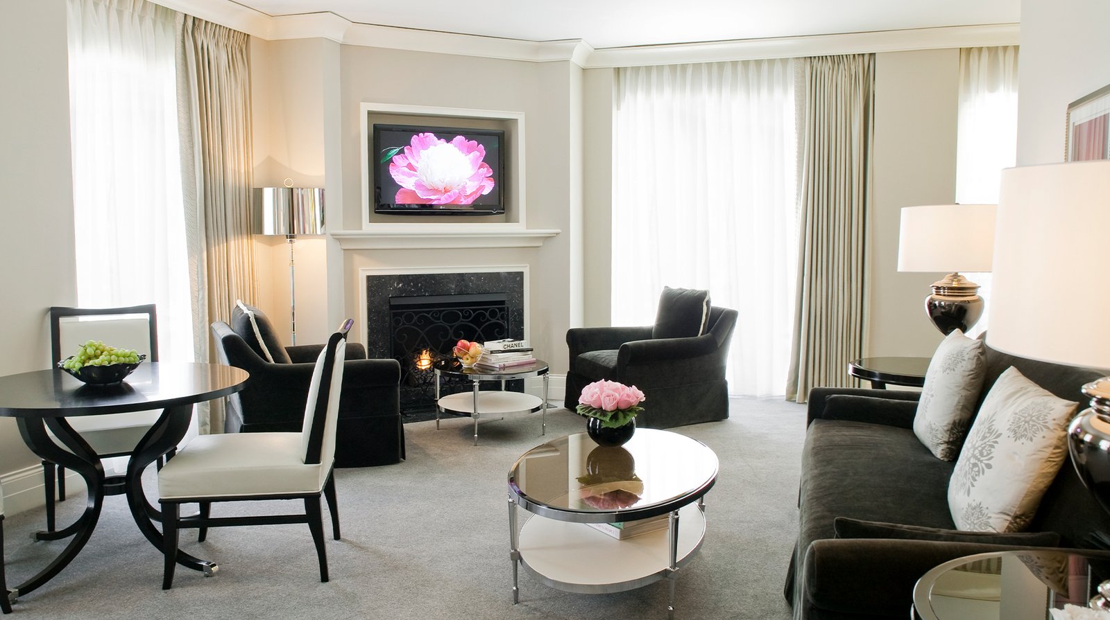 waldorf-astoria-chicago-gold-coast-suite