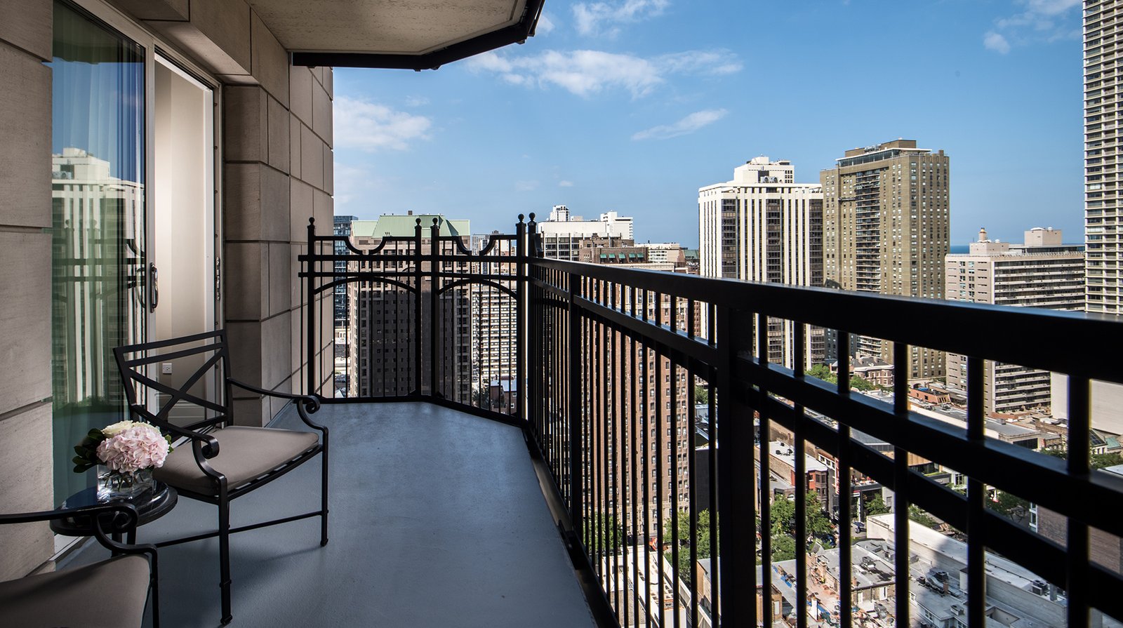 waldorf-astoria-chicago-suite-balcony-view
