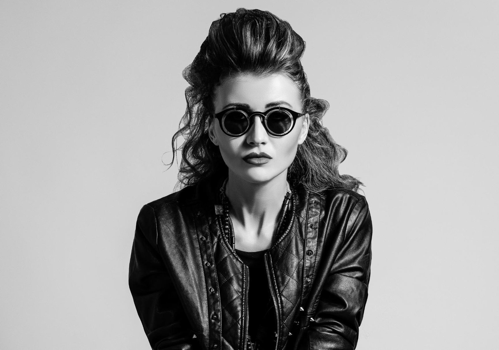 Retrato em preto e branco de Julia Bliss