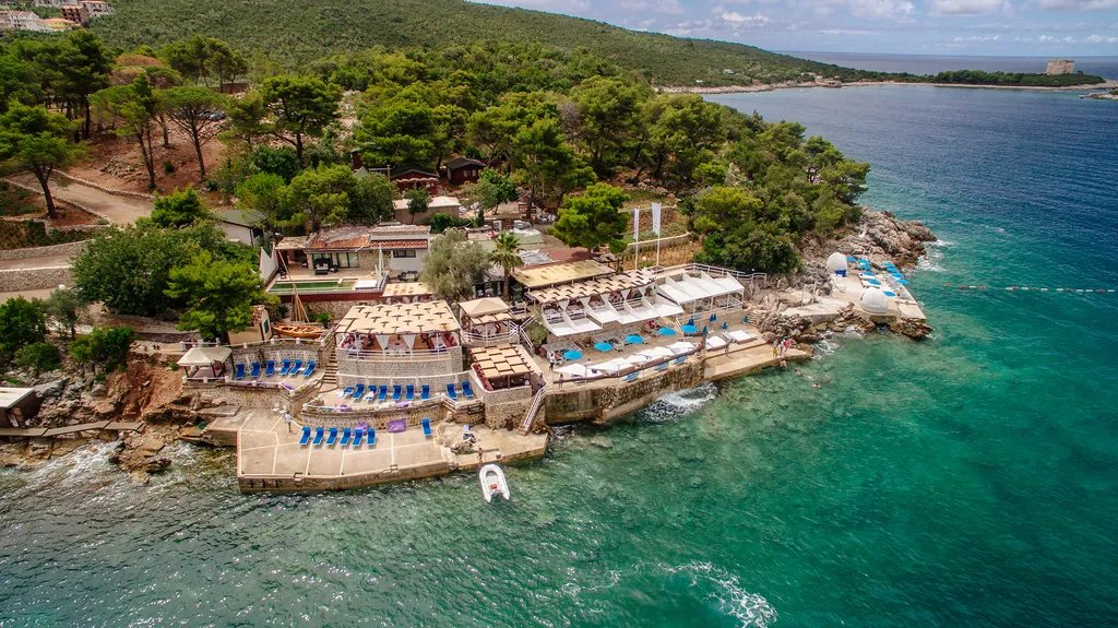 Restaurante à beira-mar em Ribarsko Selo ao entardecer