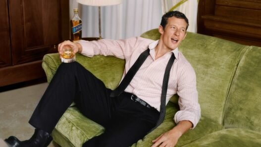 Callum Turner, embaixador global de Johnnie Walker Blue Label