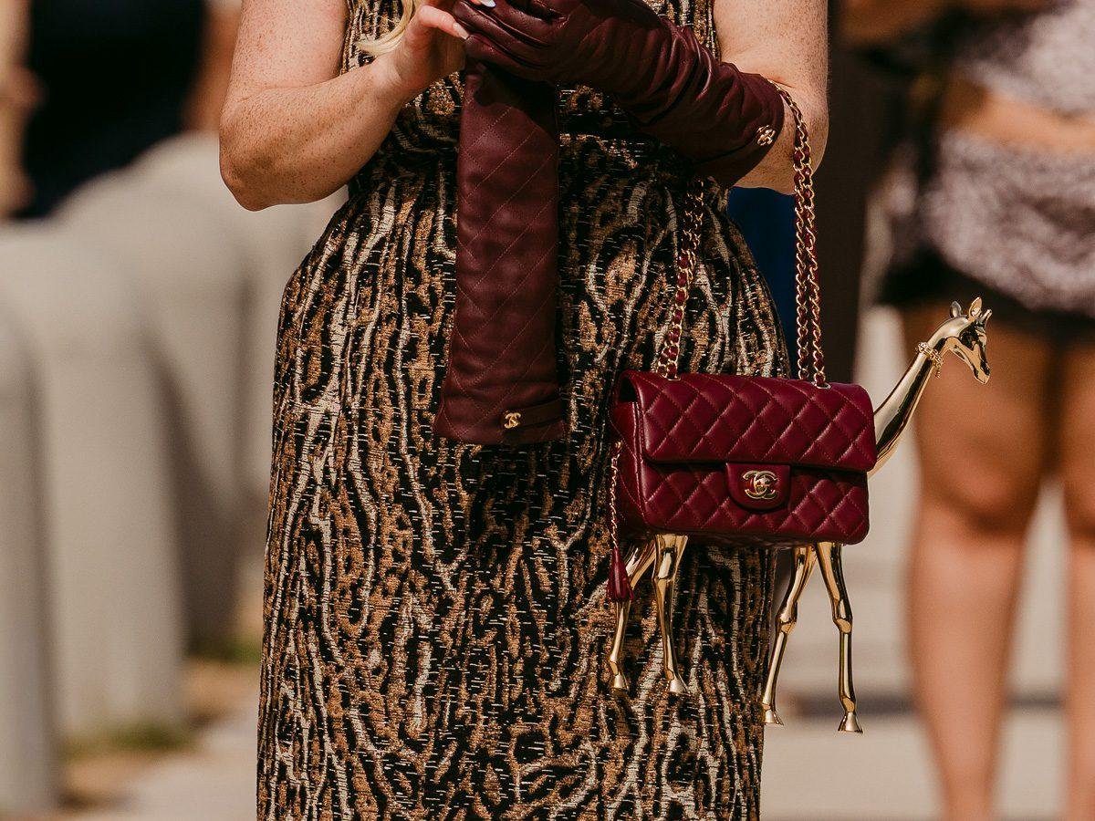 Bolsa Chanel matelassê com alça corrente dourada