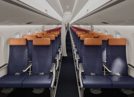Cabine Premium Economy do Embraer E195-E2 da LATAM Airlines