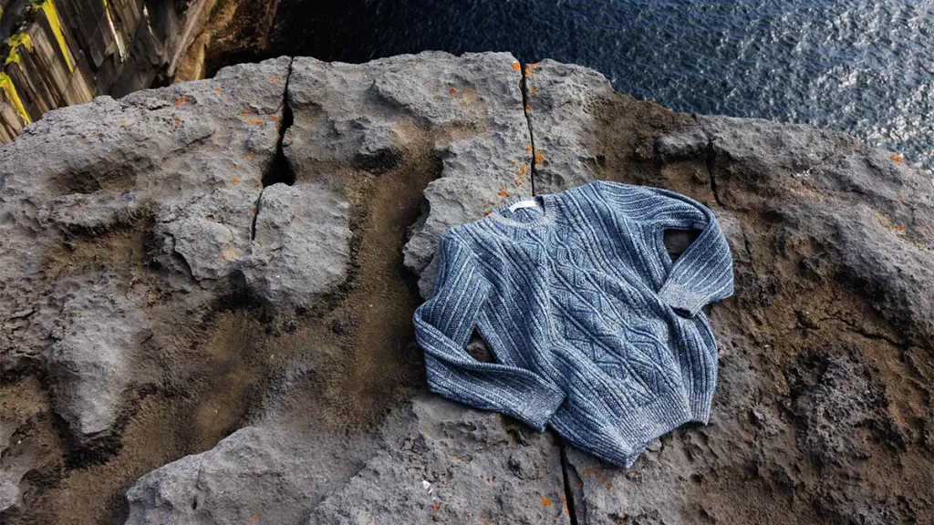 Detalhe de camisa Charvet com acabamento refinado