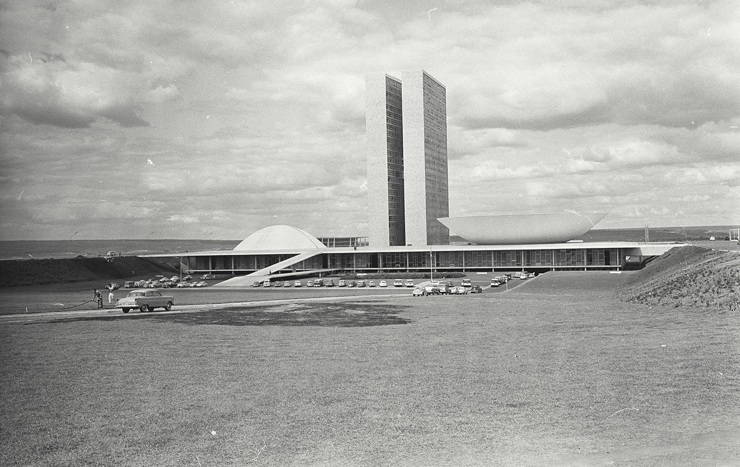 Brasília em arquivo histórico, vista aérea da capital modernista
