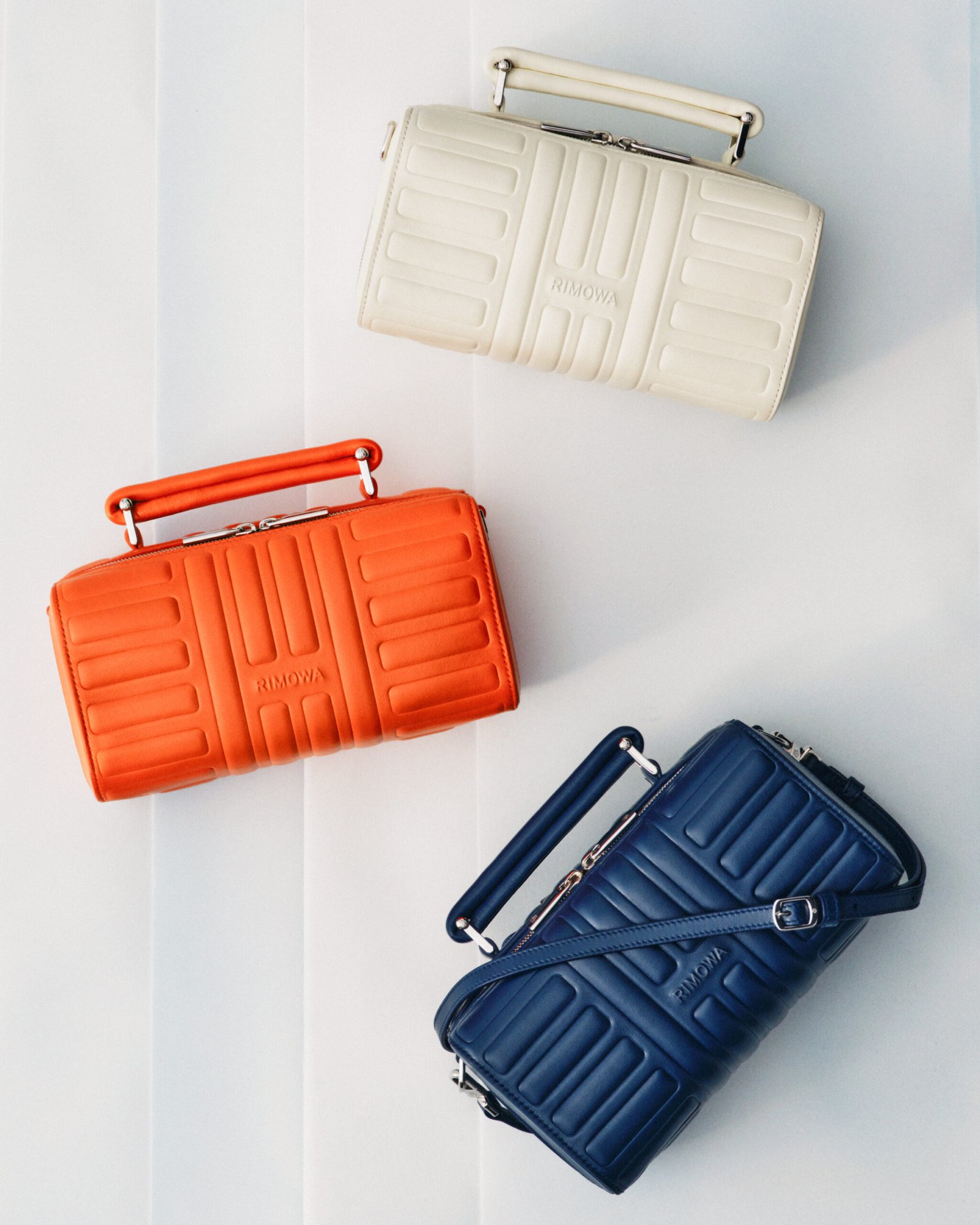 Rimowa Groove em couro italiano com tom Ink Blue