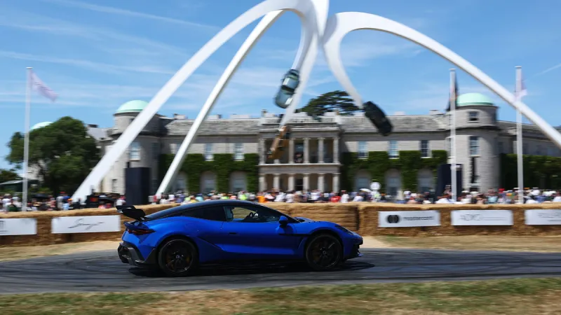 Bizzarrini Aperta Lusso exibido durante o Goodwood Festival of Speed