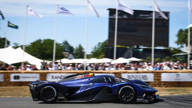 Pagani Huayra 70 Derecho em exibição estática no festival
