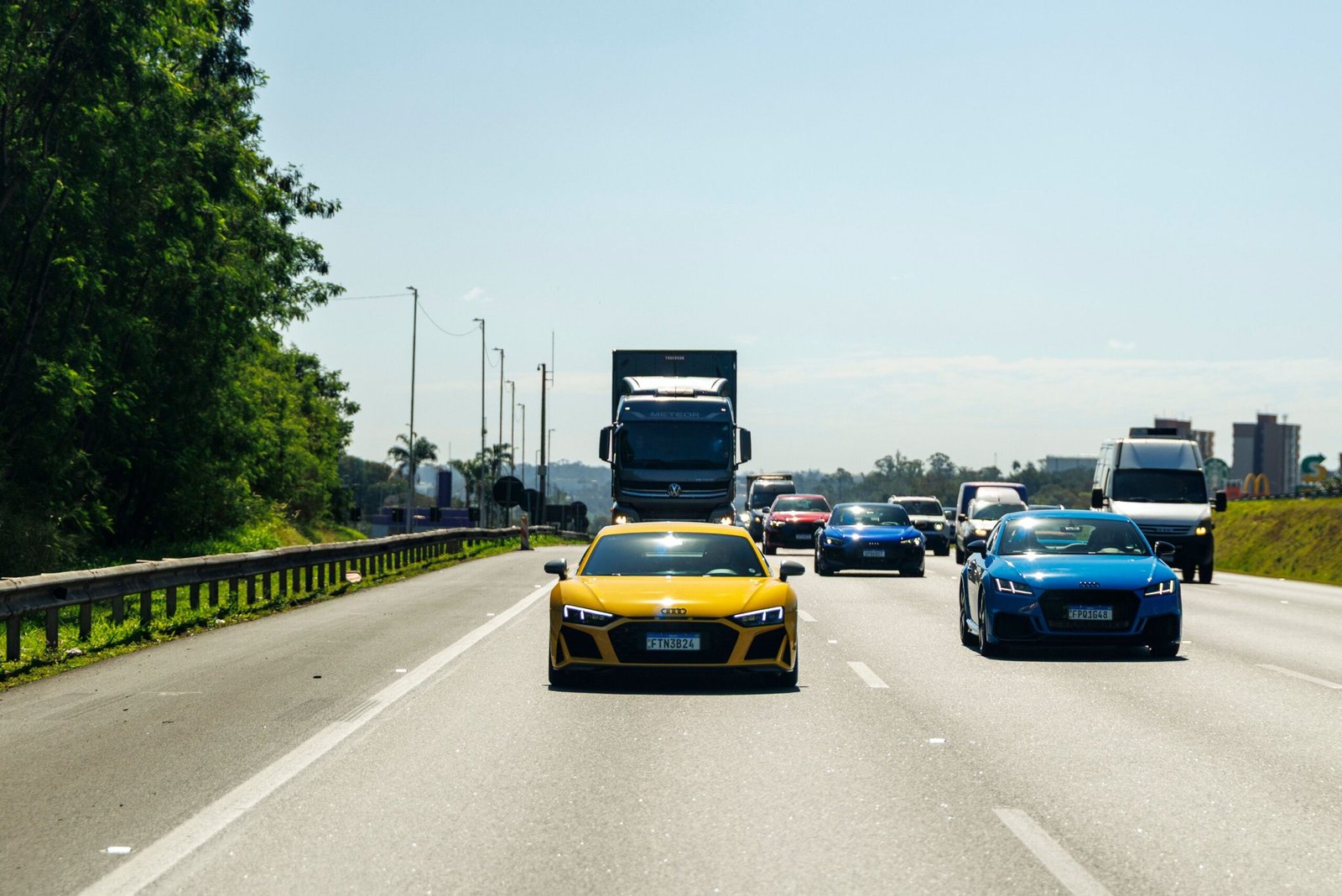 Carreata de chegada do showcar da Audi de Fórmula 1 ao Brasil