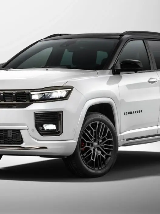 Jeep Commander Blackhawk 2027 visto de tres quartos dianteiro