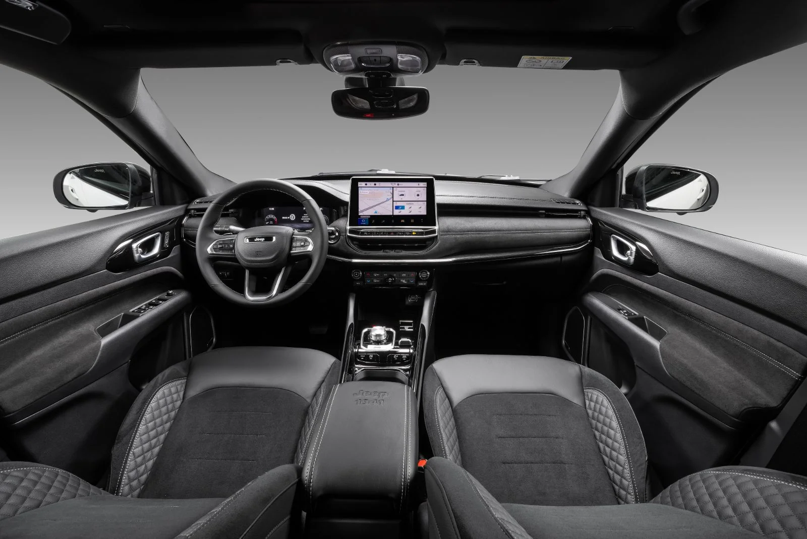 Painel e central multimídia do Jeep Commander Blackhawk