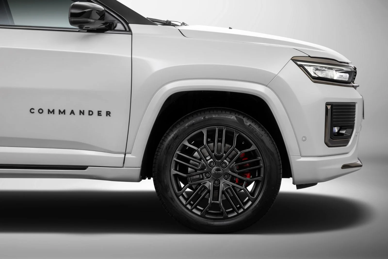 Roda de liga leve de 19 polegadas e pinça de freio vermelha do Jeep Commander Blackhawk