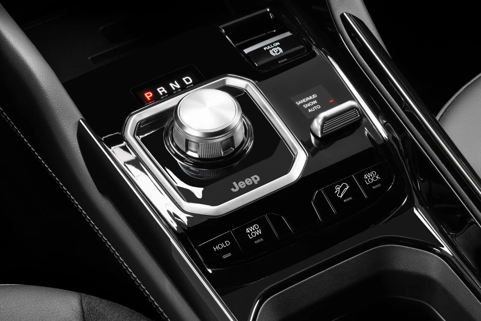 Console central do Jeep Commander Blackhawk com seletor rotativo de marchas