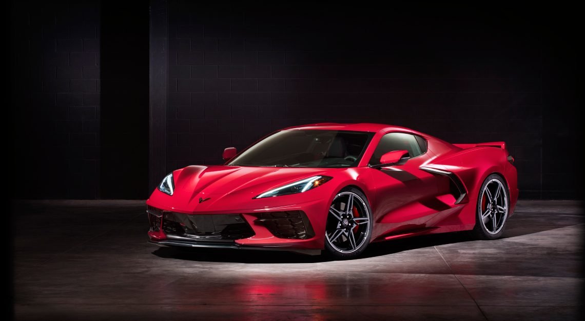 Corvette Stingray em movimento com design inspirado em caças F-22 e F-35