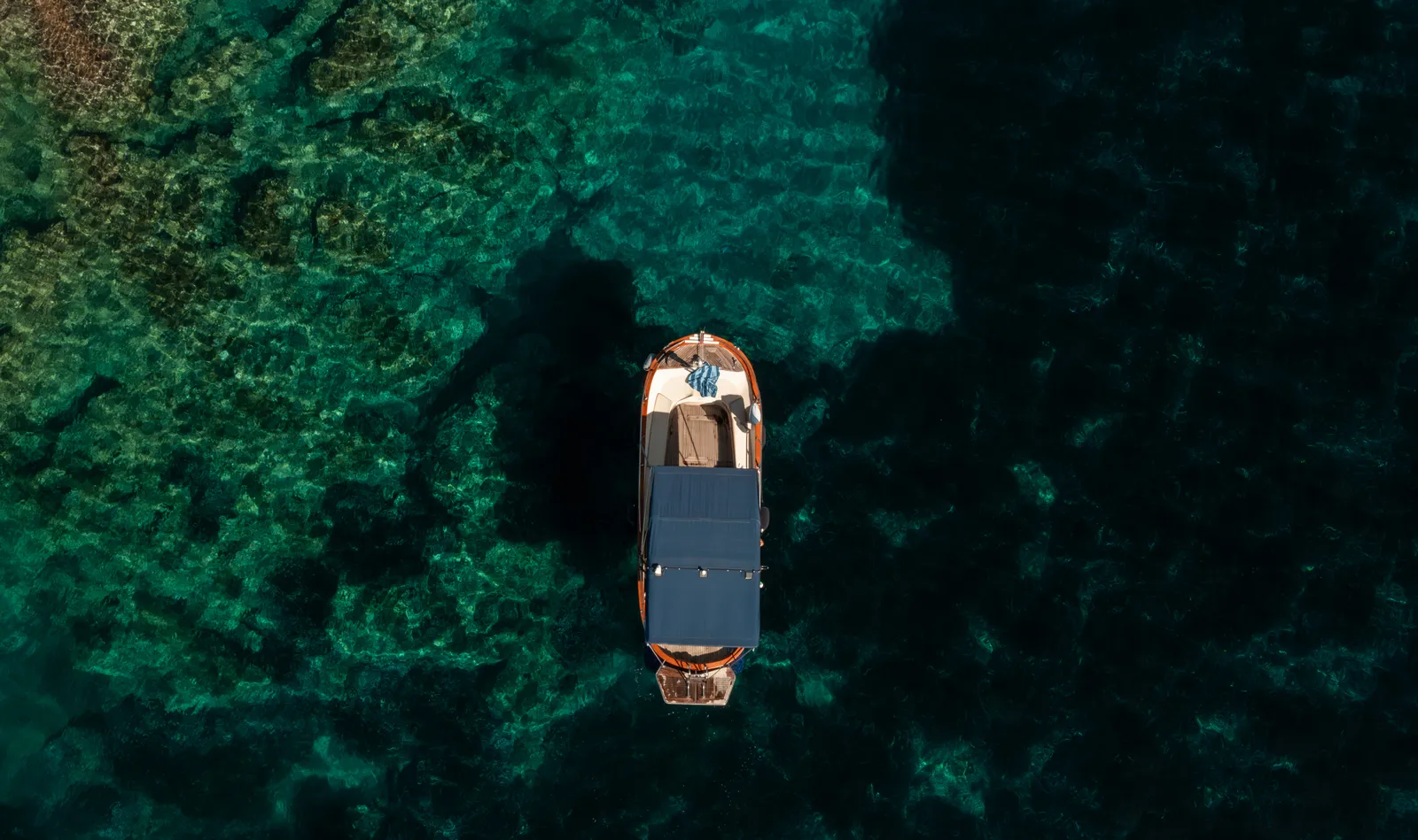 Passeio de barco em frente ao Hotel Santavenere em Maratea