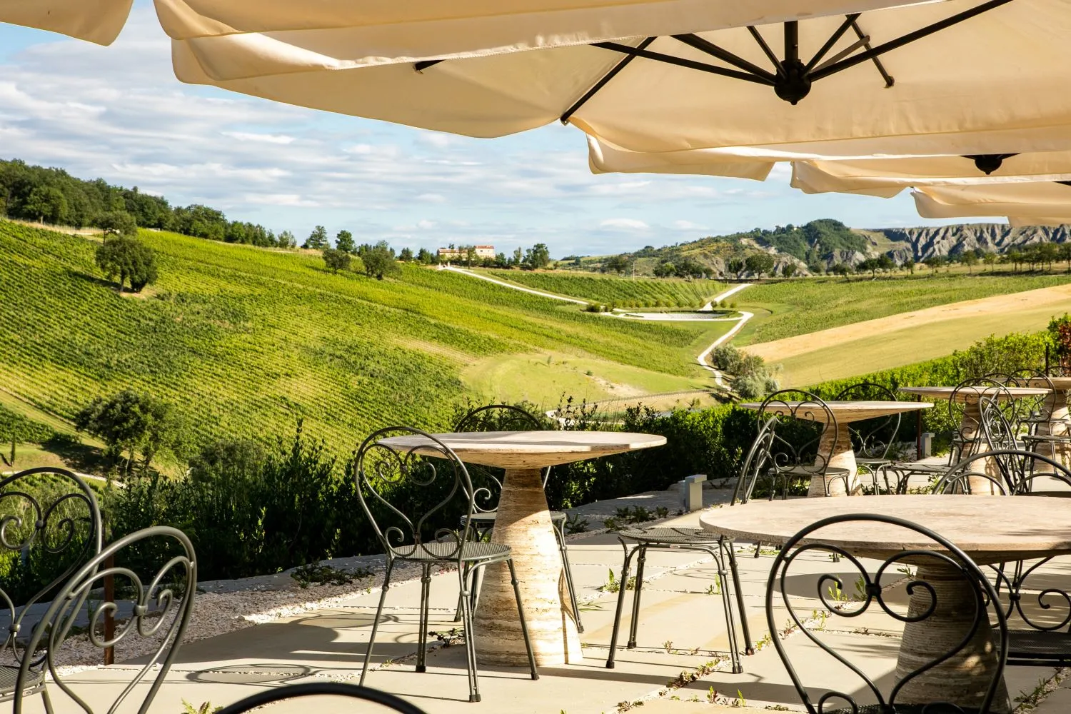 Terraço com vista para as colinas bolonhesas no Palazzo di Varignana