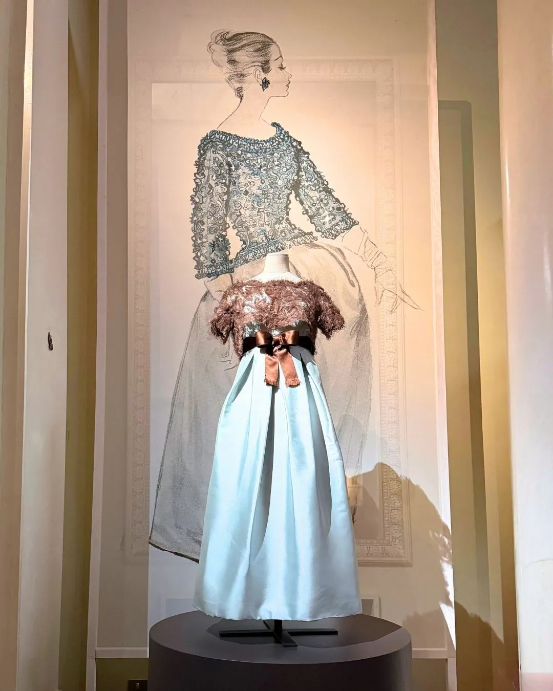 Vestido de Ferdinando Sarmi exposto em Palazzo Pitti