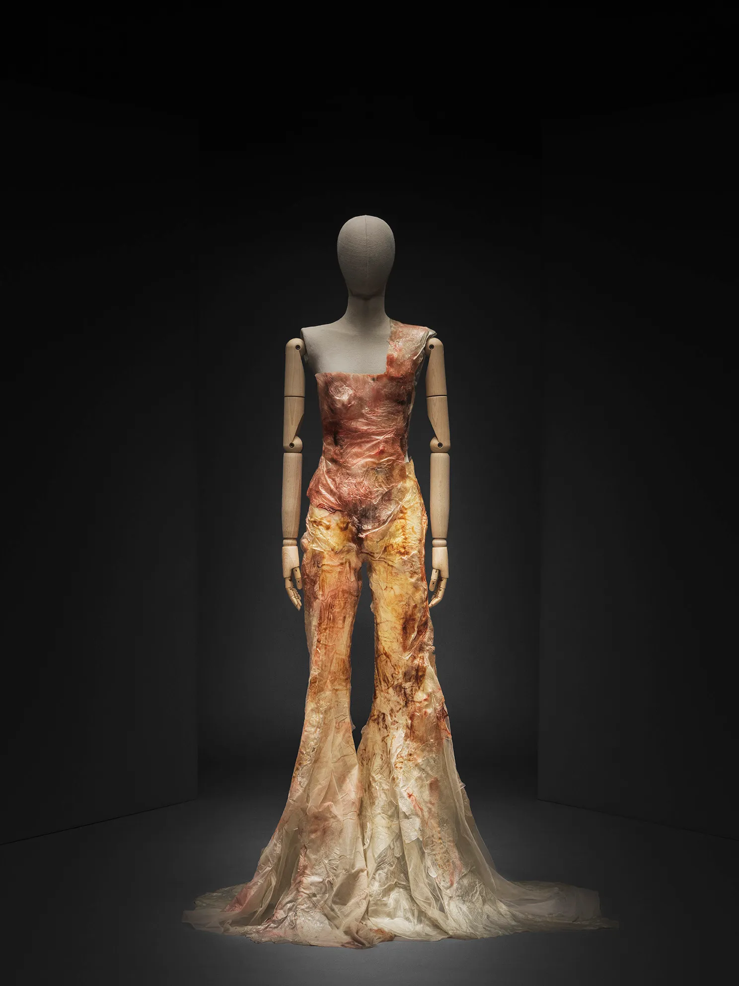 Instalação da mostra Exposure sobre o trabalho de stylists