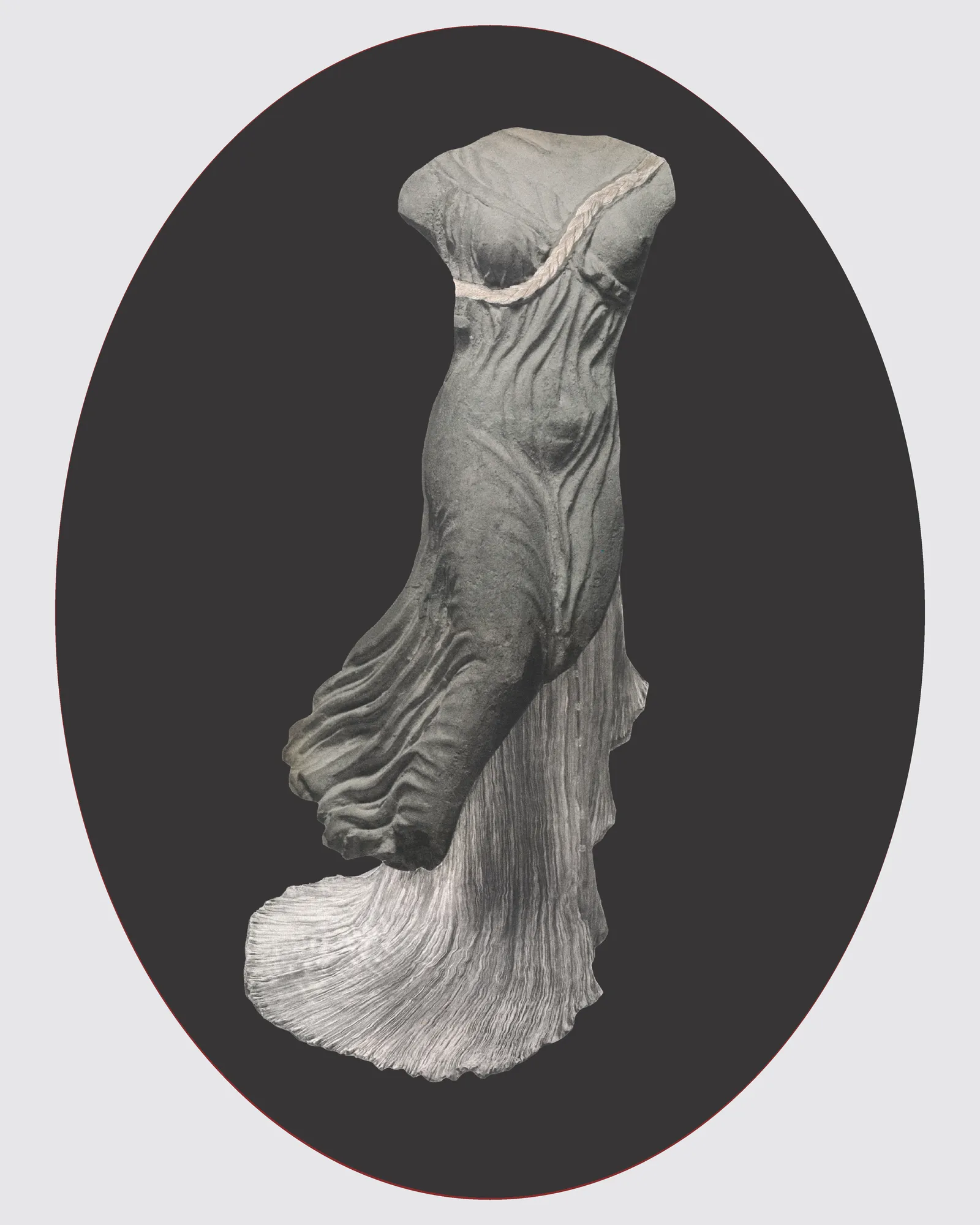 Colagem de vestido Delphos de Fortuny e estatueta grega antiga
