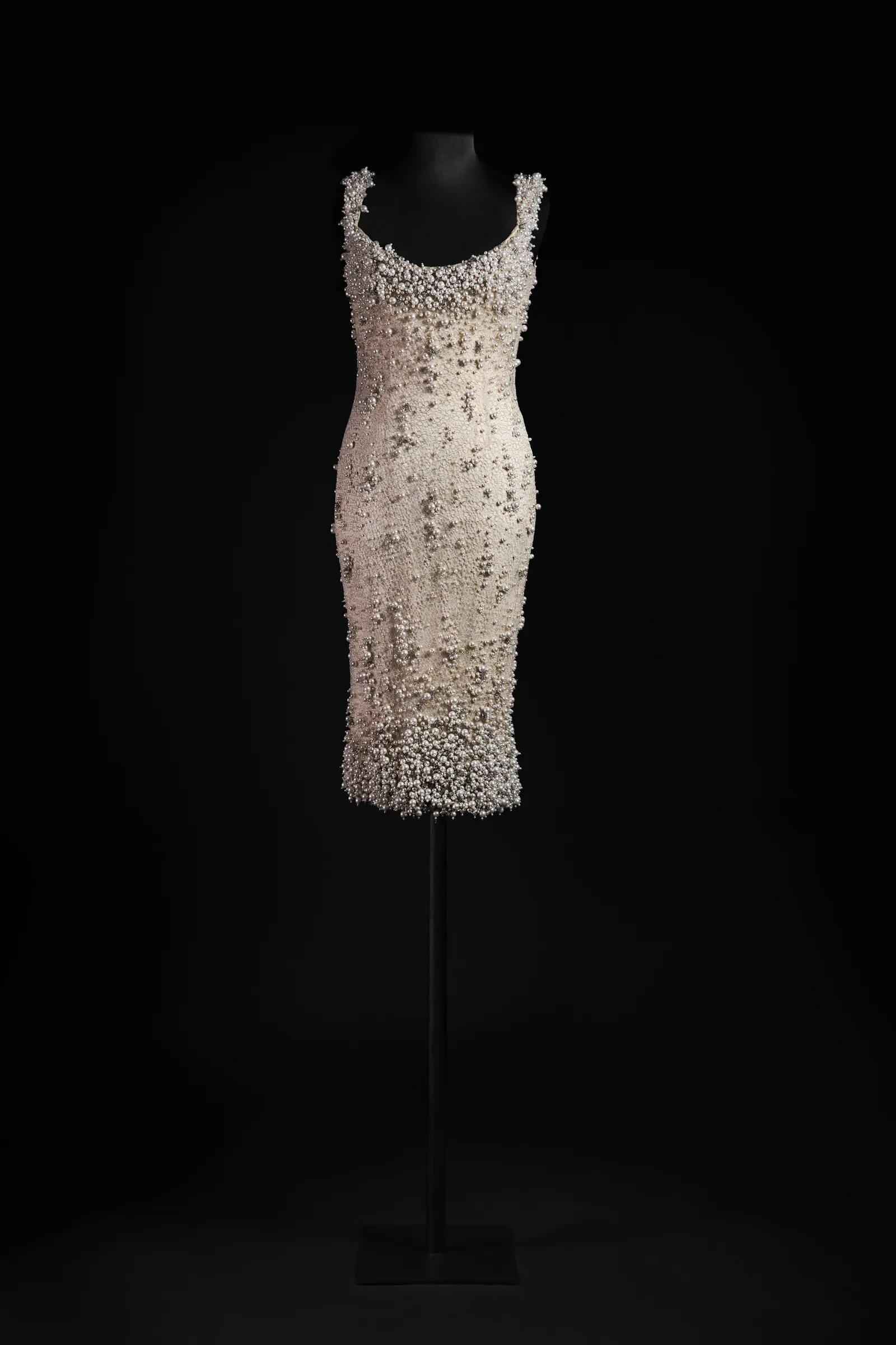 Vestido da coleção Cerchio de Fausto Sarli exposto em Nápoles