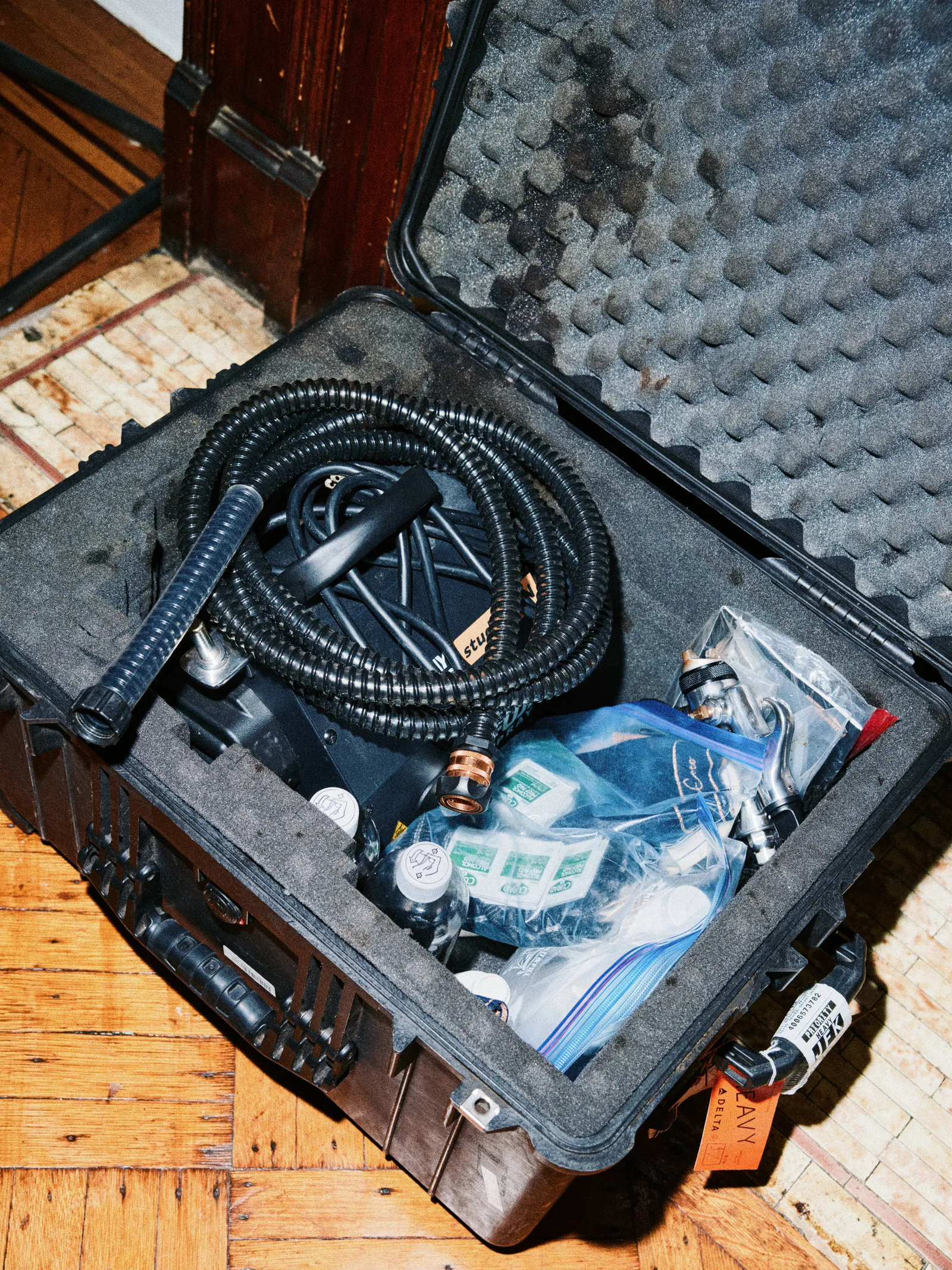 Maleta de equipamento profissional usada em sessões de bronzeamento móvel