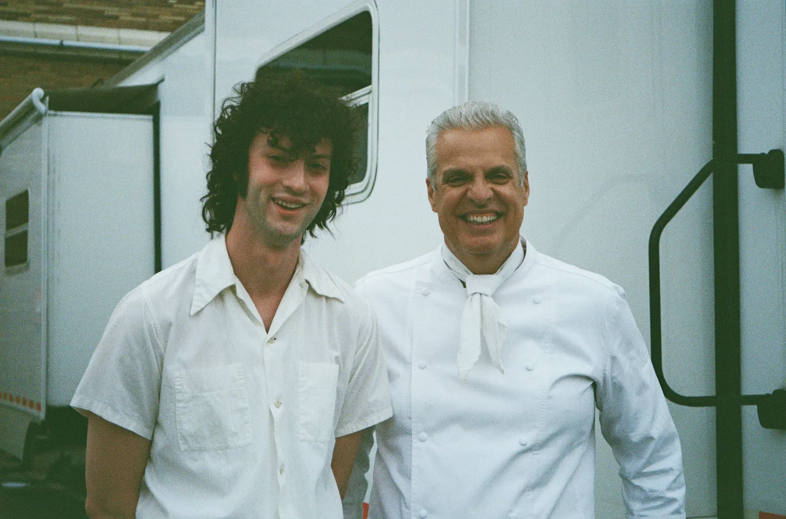 Retrato de Eric Ripert em cena de entrevista sobre Tony
