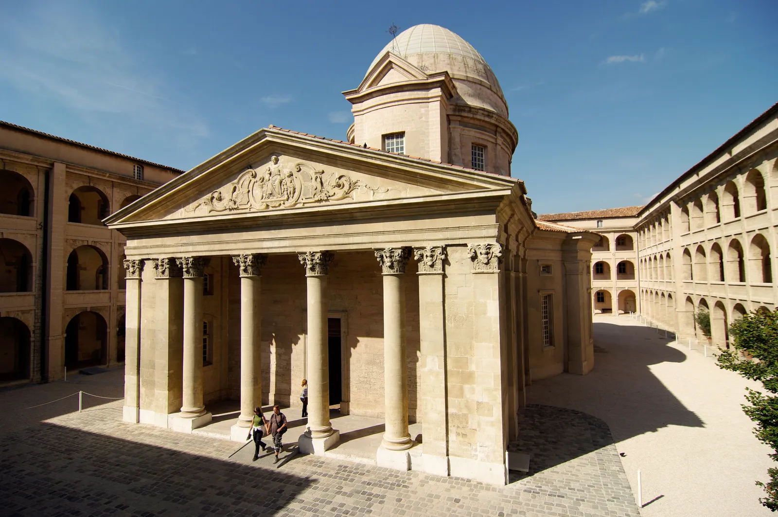 Pátio interno da Vieille Charité em Marselha
