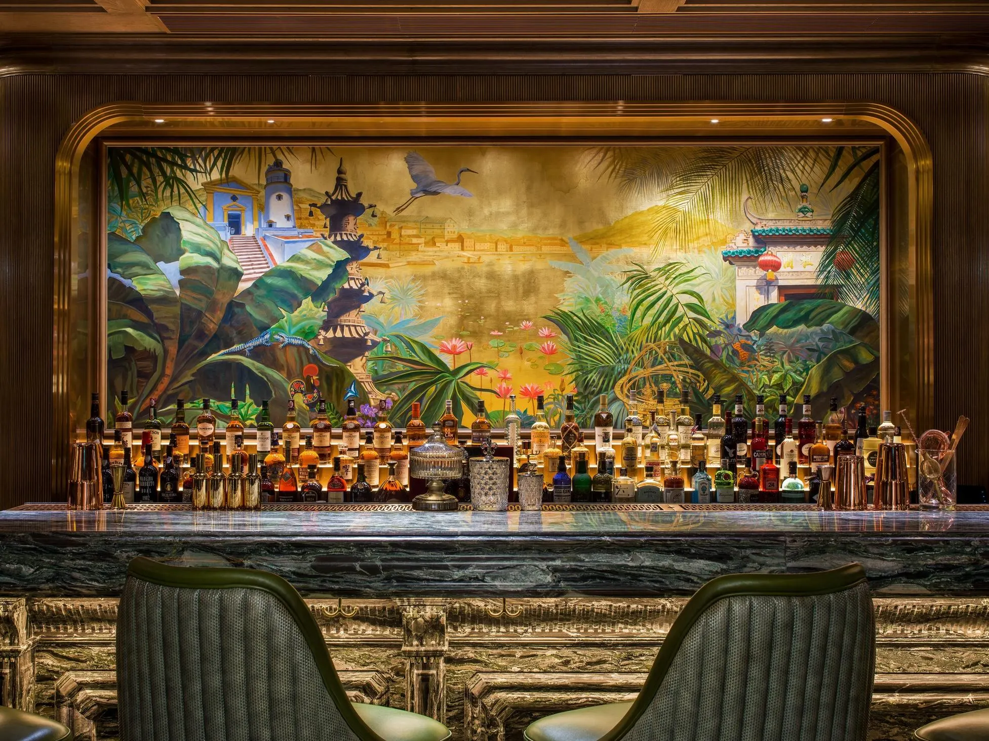 Mural decorativo no St. Regis Bar em Macau