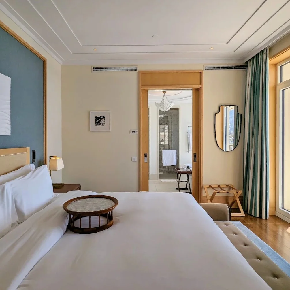 Detalhe de decoração náutica em quarto do Regent Porto Montenegro