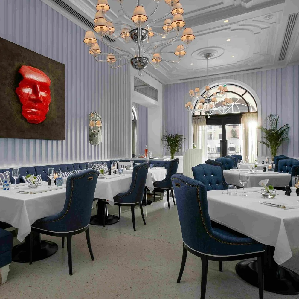 Área de spa do Regent Porto Montenegro com iluminação suave