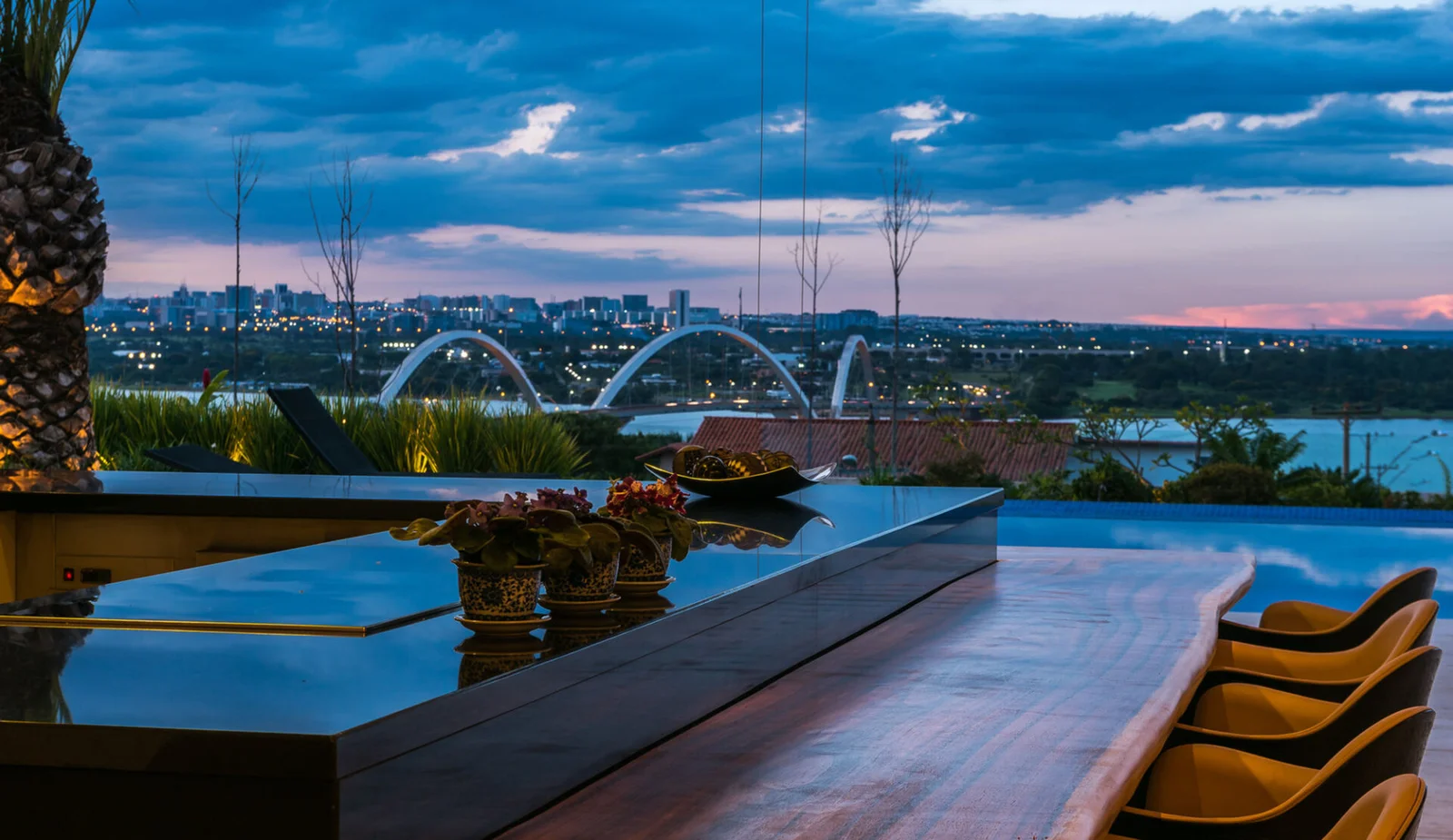 Terraço com a Ponte JK ao fundo