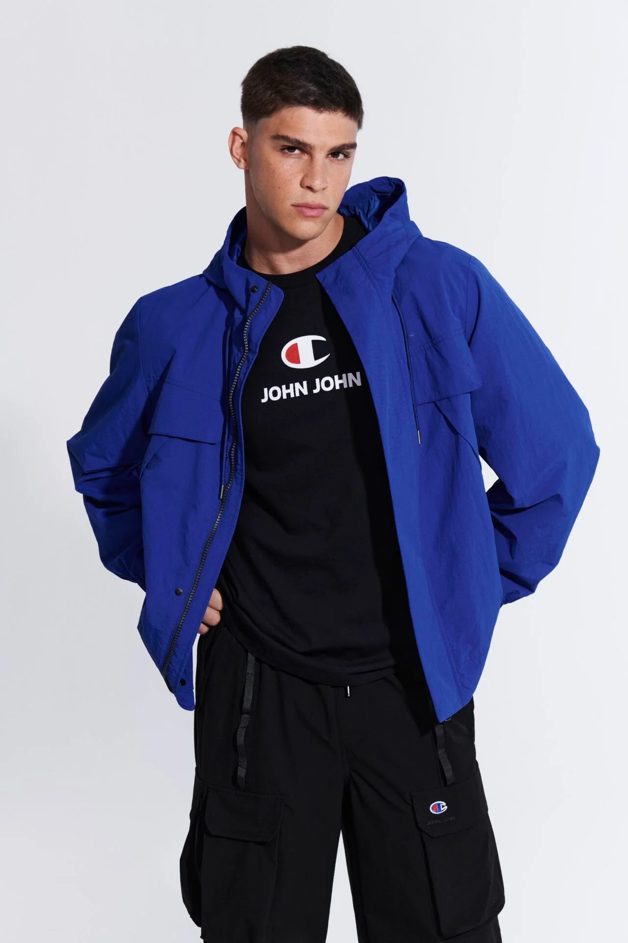 Jaqueta azul Wind Forest da collab JOHN JOHN x Champion