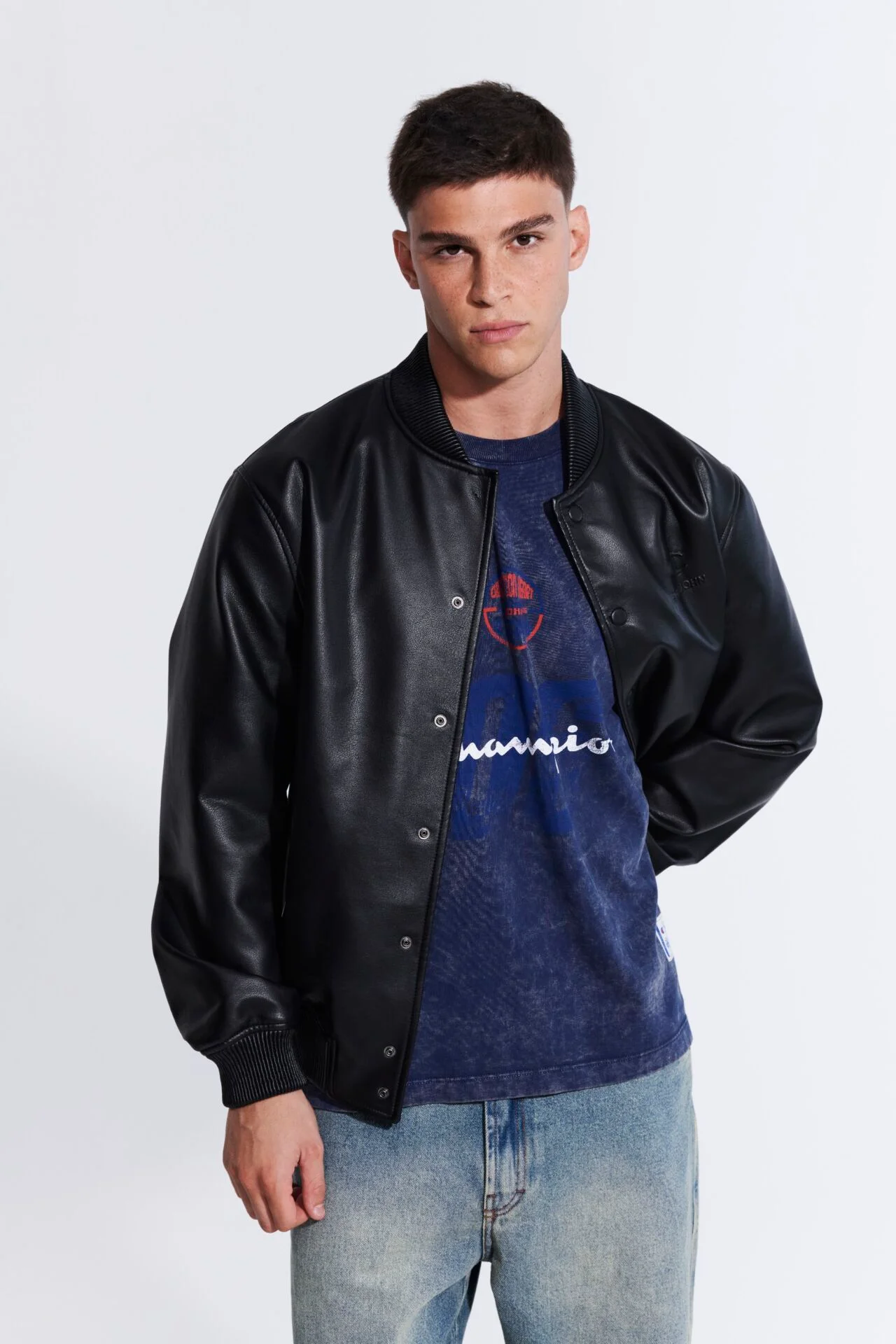 Jaqueta preta da collab JOHN JOHN x Champion