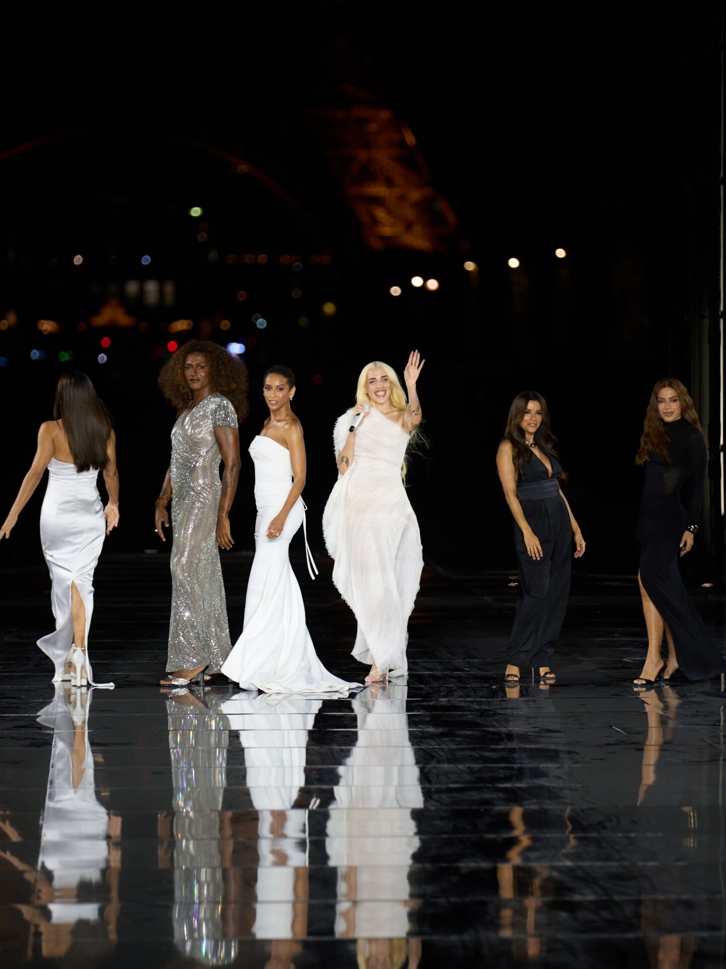 Desfile-manifesto Le Défilé 2026 na Place Joffre