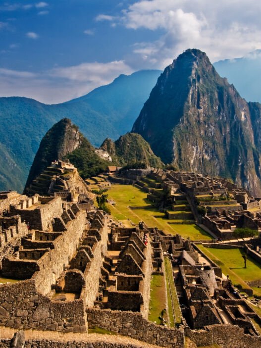 Vista de Machu Picchu com o Huayna Picchu ao fundo, no Peru