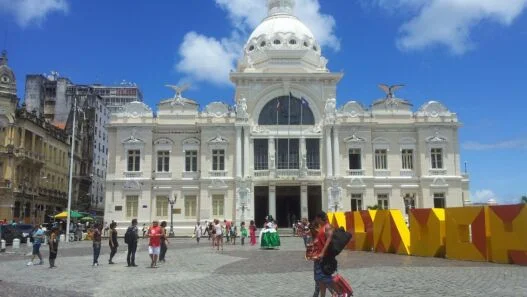 Fachada do Palácio Rio Branco, na Praça Tomé de Sousa, em Salvador