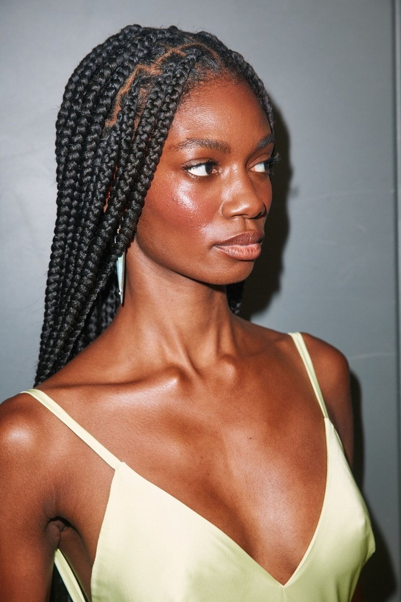 Look da coleção PatBO Spring 27 com transparência e volume, na passarela da NYFW.